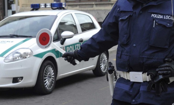 Giussano: profugo picchia tre vigili e finisce in manette