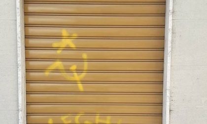 Bernareggio: insulti sulla saracinesca del negozio della leghista