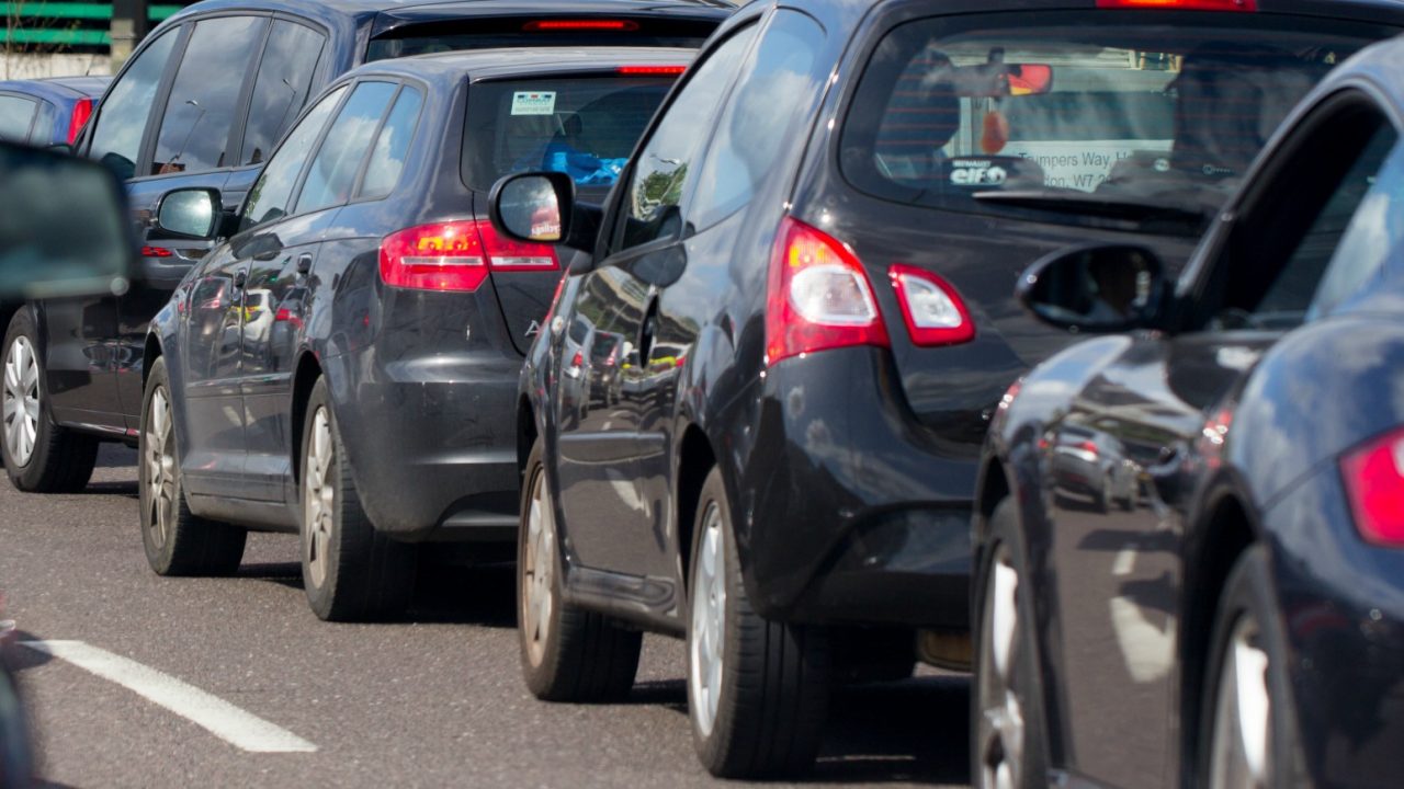 Traffico in tilt chiuso viale Cavriga: di chi è la colpa?
