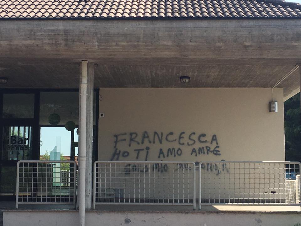 Concorezzo, imbratta un muro con frasi d'amore - Prima Monza