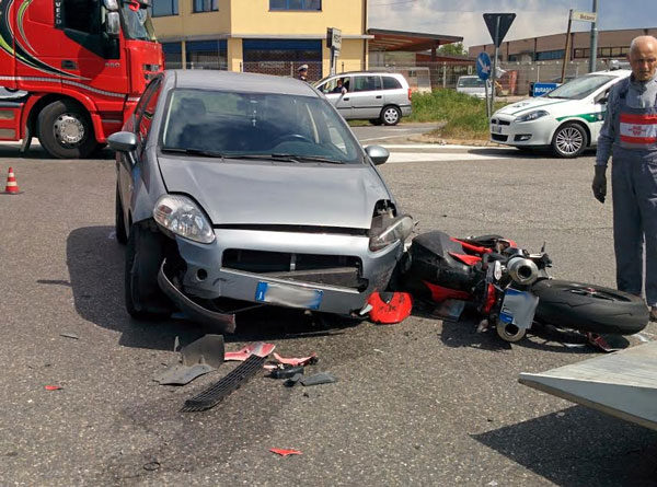 Vimercate: motociclista schiacciato da un’auto