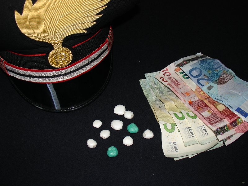 Carate, cocaina negli slip: arrestato uno spacciatore