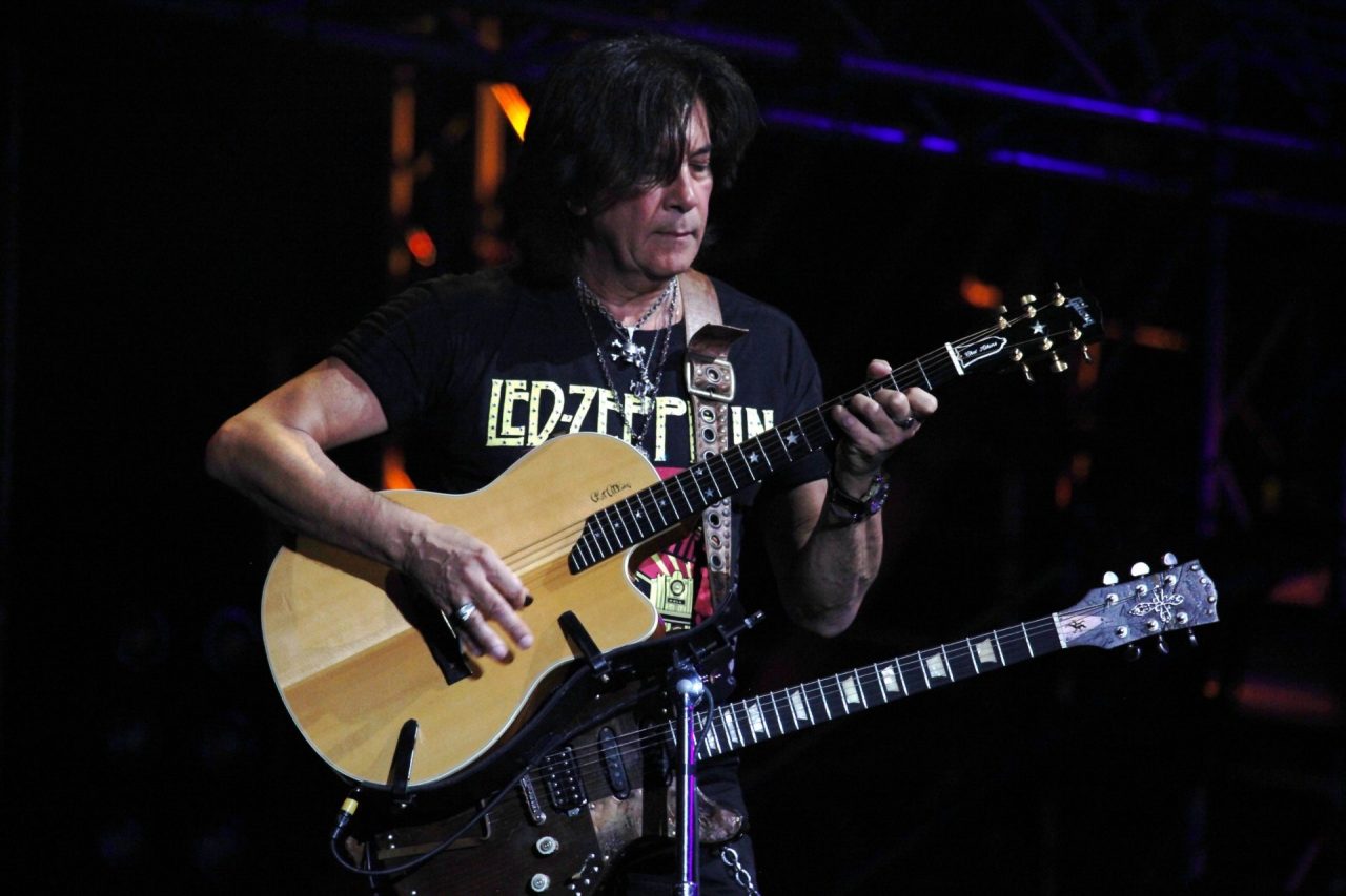 Il chitarrista di Vasco a Monza alla mostra City of Guitars