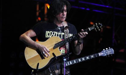 Il chitarrista di Vasco a Monza alla mostra City of Guitars