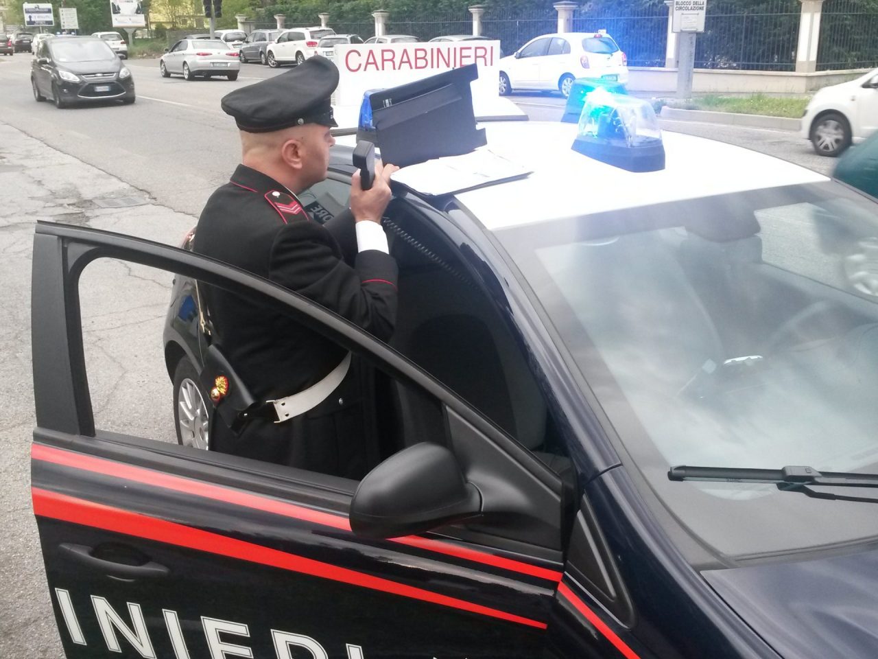 Palpeggiata da un extracomunitario, paura per una commerciante di Birone