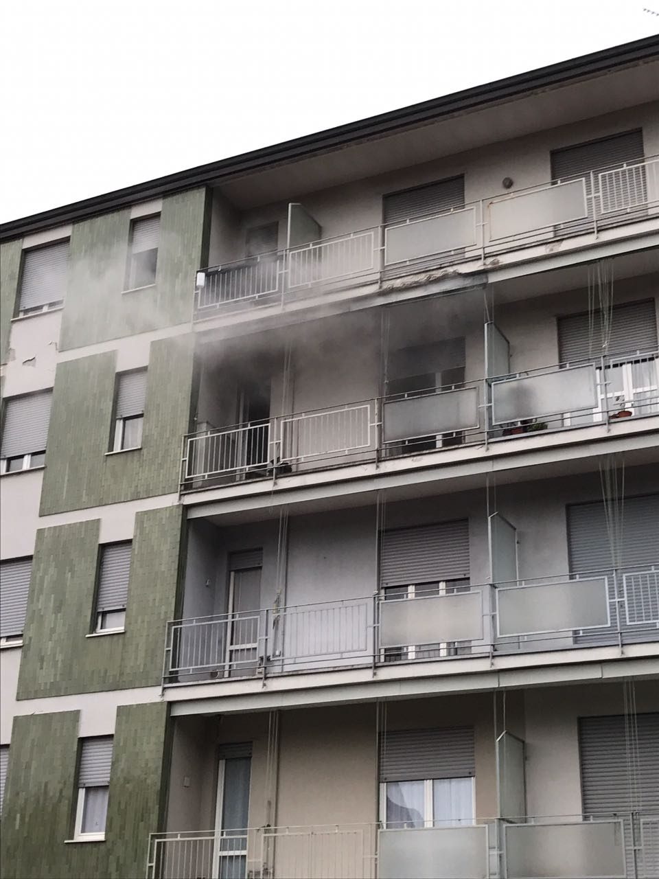 Rogo in appartamento, famiglie sfollate –  VIDEO