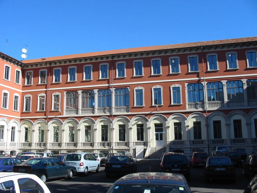 Monza – Infortunio sul lavoro, 53enne cade da una scala dell’Olivetti