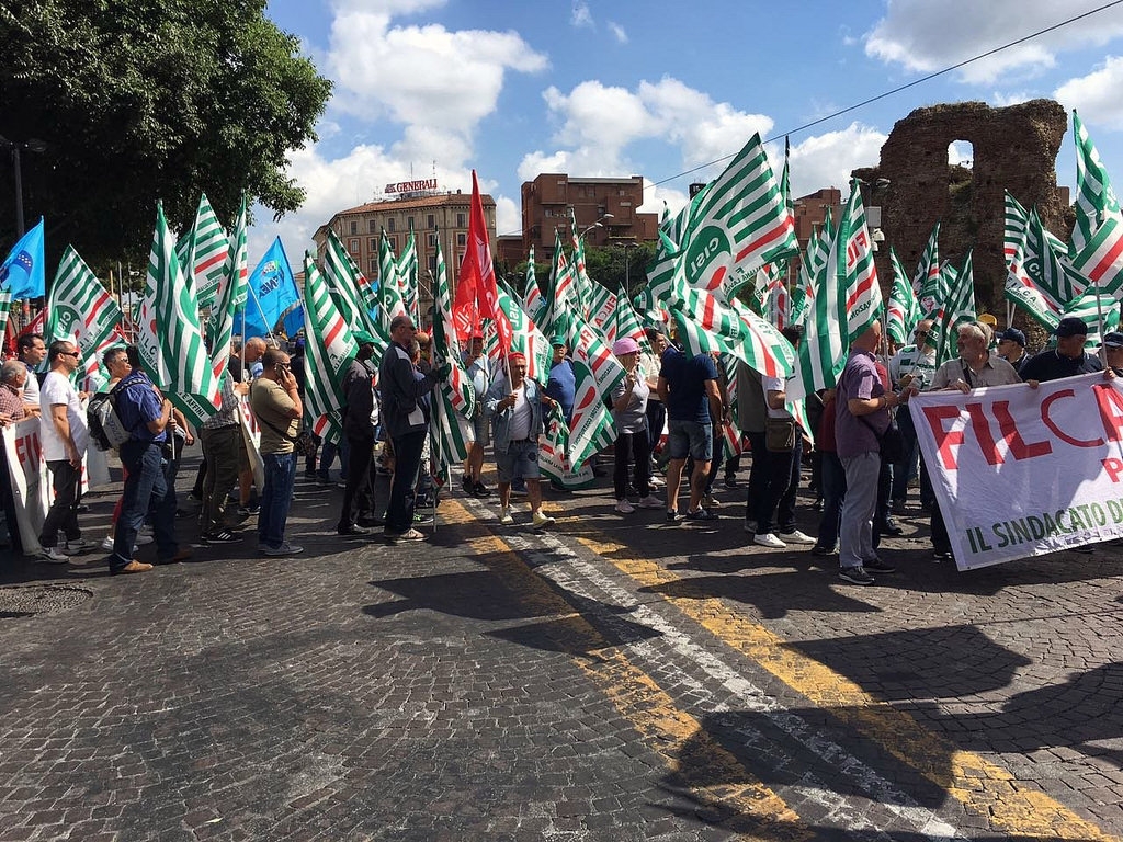 Previdenza sociale: oltre 700 edili lombardi in piazza