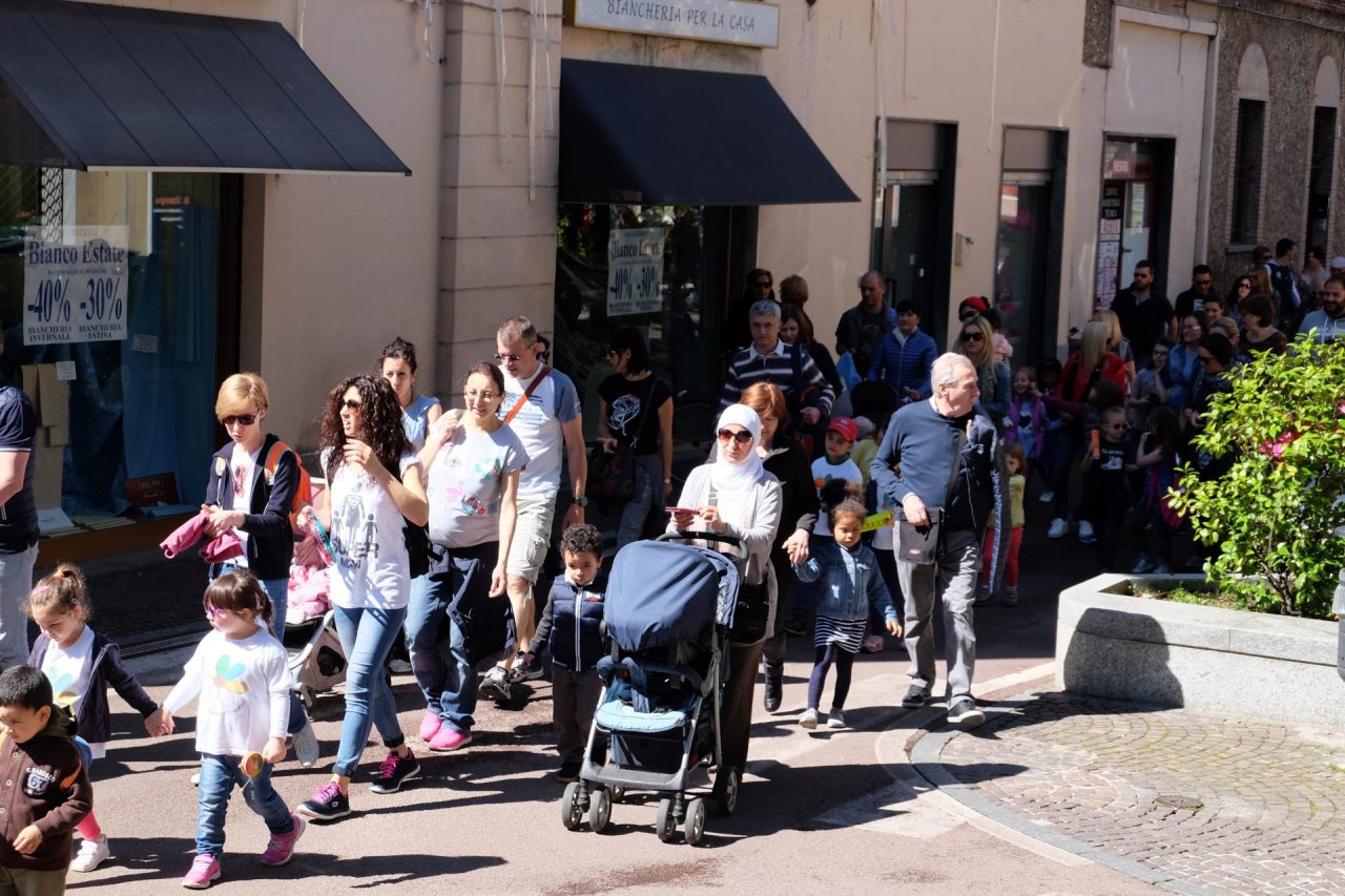 Le materne di Muggiò sfilano con il Cai per la Festa della mamma