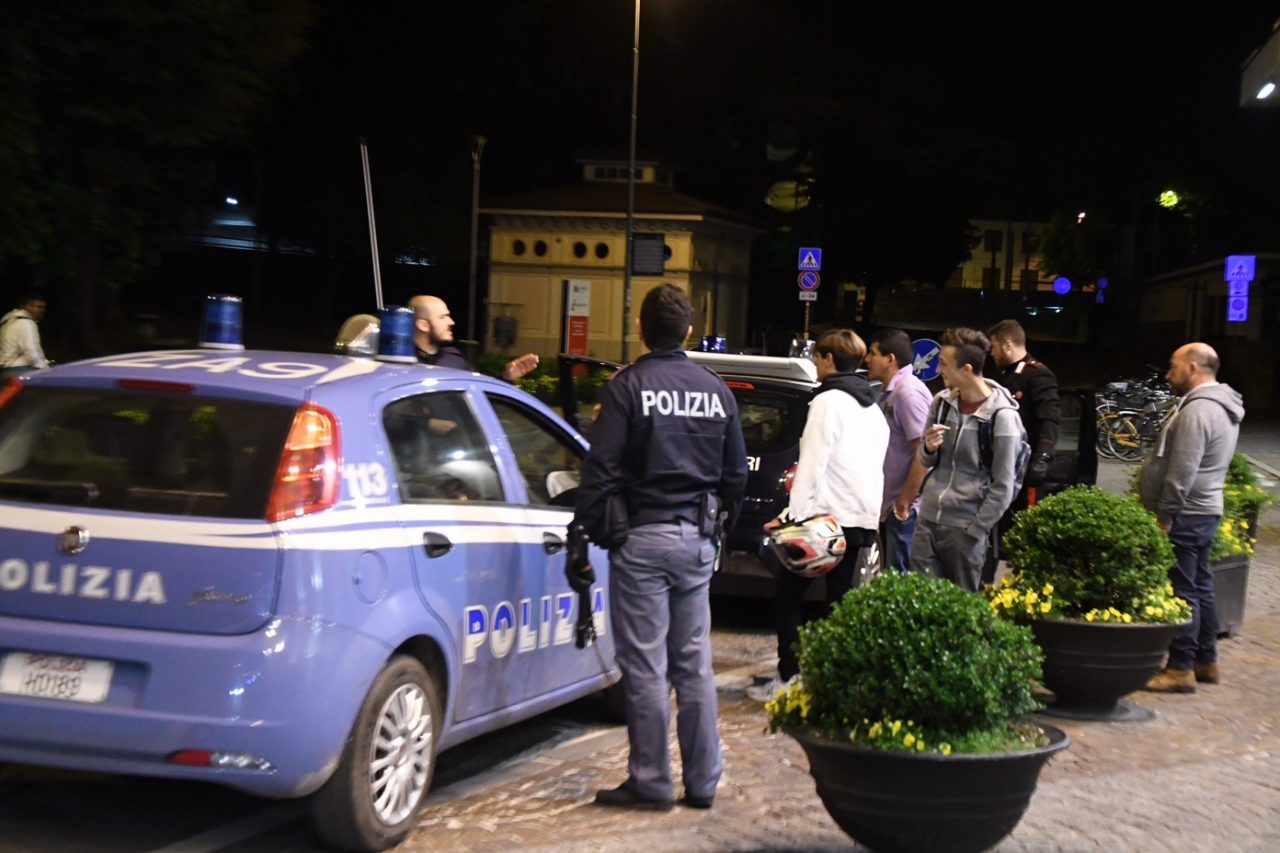 Sudafricano aggredisce donne e bambini: “Pregavano troppo poco”. LE FOTO