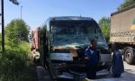 Scontro bus-camion mentre vanno a Limbiate al funerale dell'amica