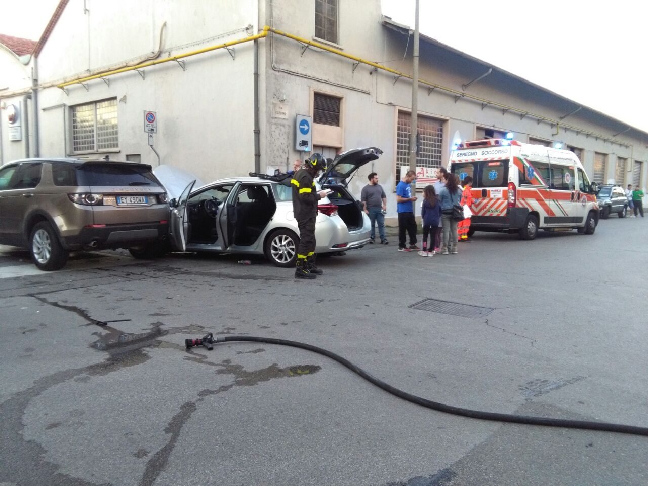 Grave incidente a Lissone, feriti incastrati