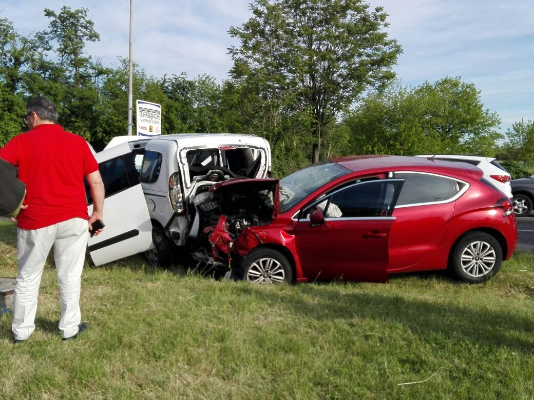 Monza, carambola tra tre auto su viale delle Industrie