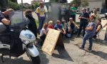 Lavoratori in presidio davanti alla Albertini di Villasanta