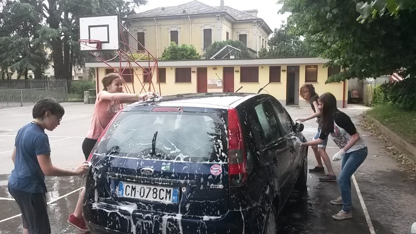 Car wash in oratorio per aiutare chi è in difficoltà