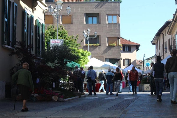 Il centro di Vimercate fiorisce con la “Festa di primavera”