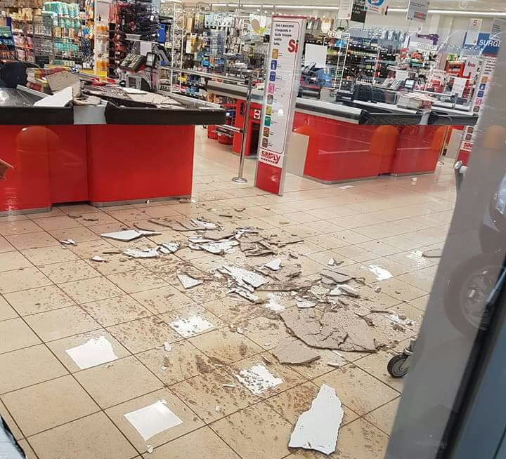 Lissone, supermercato: crolla controsoffitto al Simply di via Di Vittorio