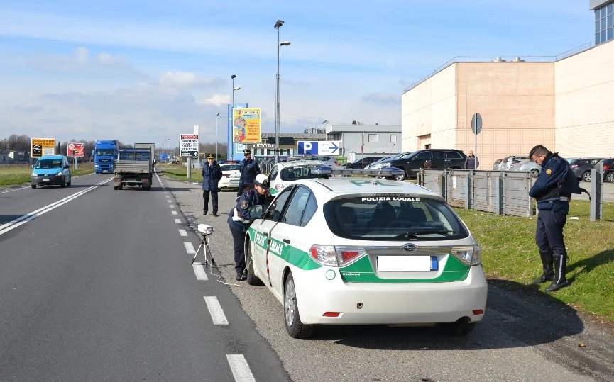 Limbiate cinquanta sanzioni per rifiuti abbandonati