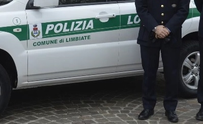 Musica troppo alta, maxi rissa in piazza a Limbiate