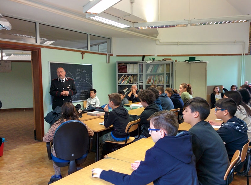 Ragazzi a lezione dai Carabinieri per sconfiggere il bullismo