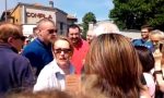 Matteo Salvini volantina per Meroni al mercato di Lissone VIDEO