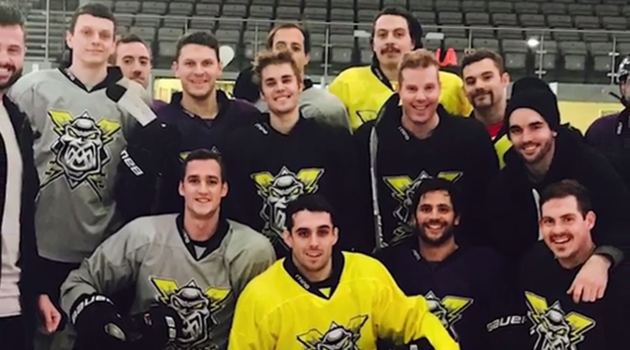 “Pronto sono Justin Bieber, posso giocare a hockey?”