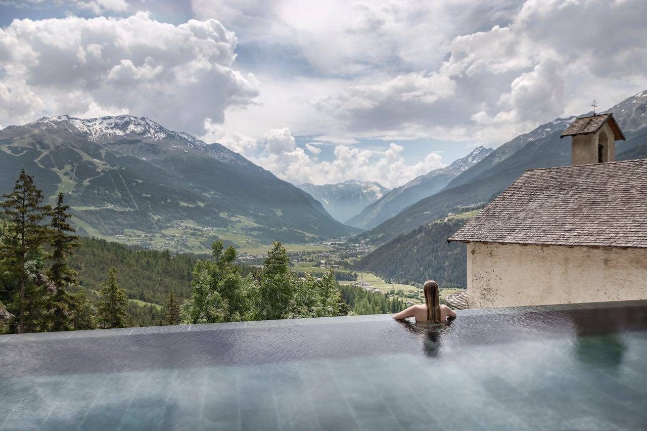 Riapre la vasca panoramica a Bormio, inaugurazione con Gino Paoli
