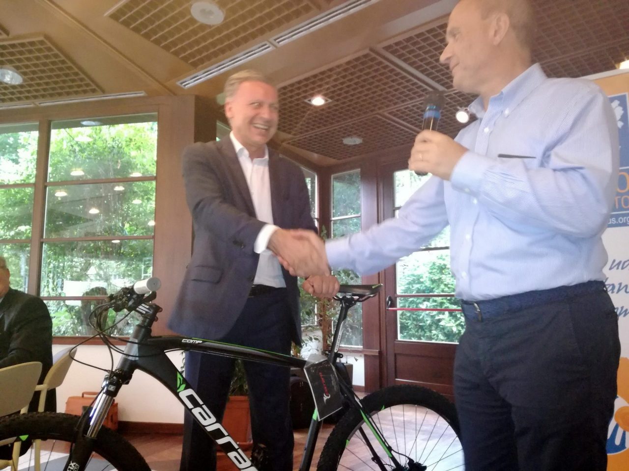 Dono di Cancro Primo Aiuto Onlus al nuovo sindaco di Monza: “Hai voluto la bicicletta…”