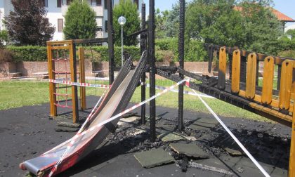Seregno: bruciati i giochi per bambini nel parchetto