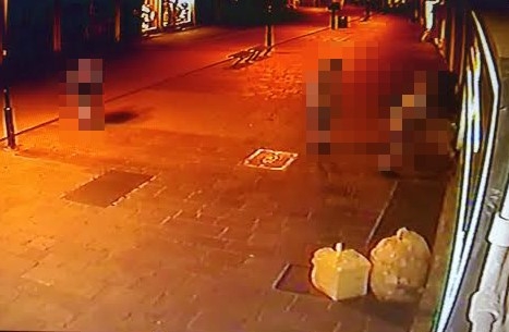 Seregno: vandali scatenati, prendono a calci il distributore