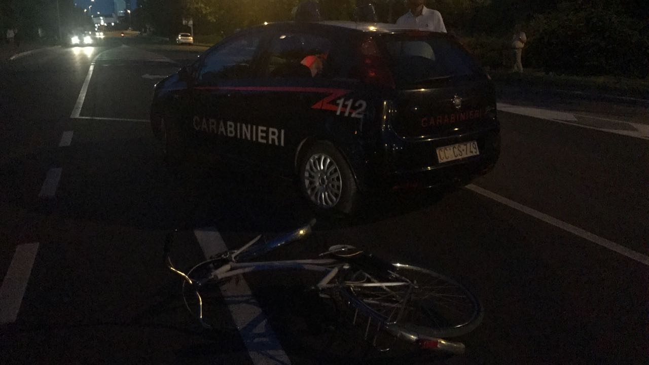 Concorezzo incidente: una 20enne in bici travolta da un’auto, è grave