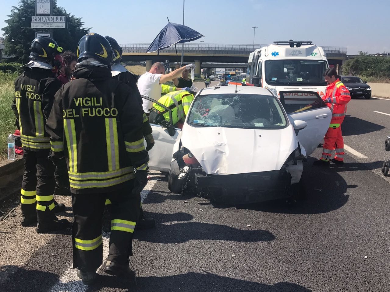 Ribaltamento in Valassina: tre persone coinvolte, traffico in tilt