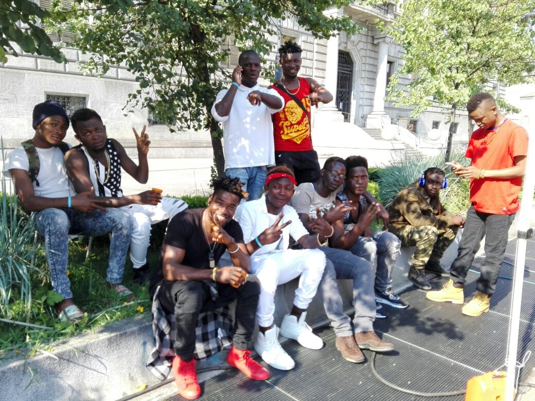 Monza, il rap dei richiedenti asilo è devastante VIDEO