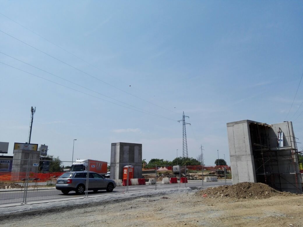 Passerella viale Stucchi a Monza, completati i pilastri: al via la posa dell’infrastruttura