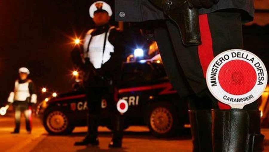 Sparatoria nella notte: ferito un trans