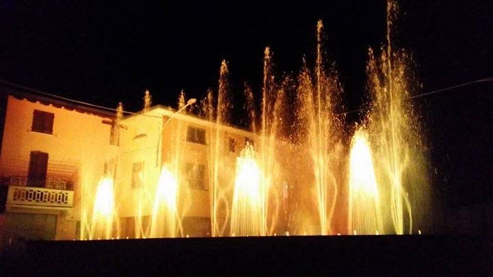 Agrate: fontane danzanti in piazza