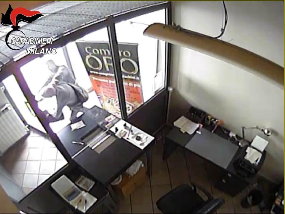 Rapina al ComproOro: scoperto e arrestato l’autore