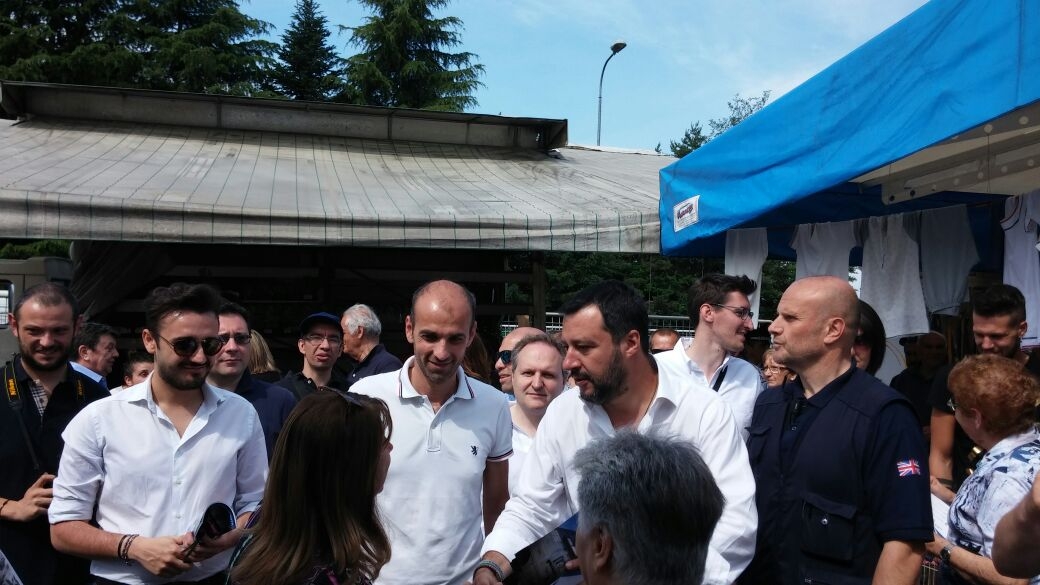 Salvini al mercato di Meda, “un sindaco della Lega è garanzia per tutti” (VIDEO)