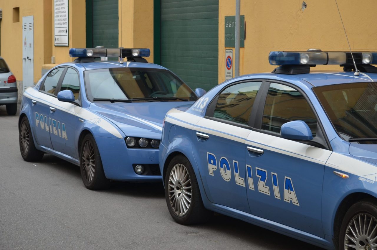 Rapina con coltello nella farmacia di Cederna
