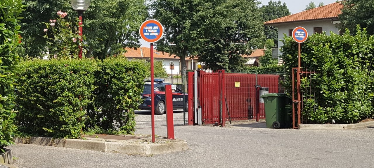 Concorezzo: nudi sul balcone, arrivano i carabinieri