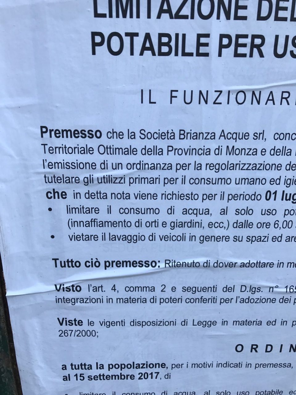 “Un ordinanza”: strafalcione sui cartelli del Comune di Arcore