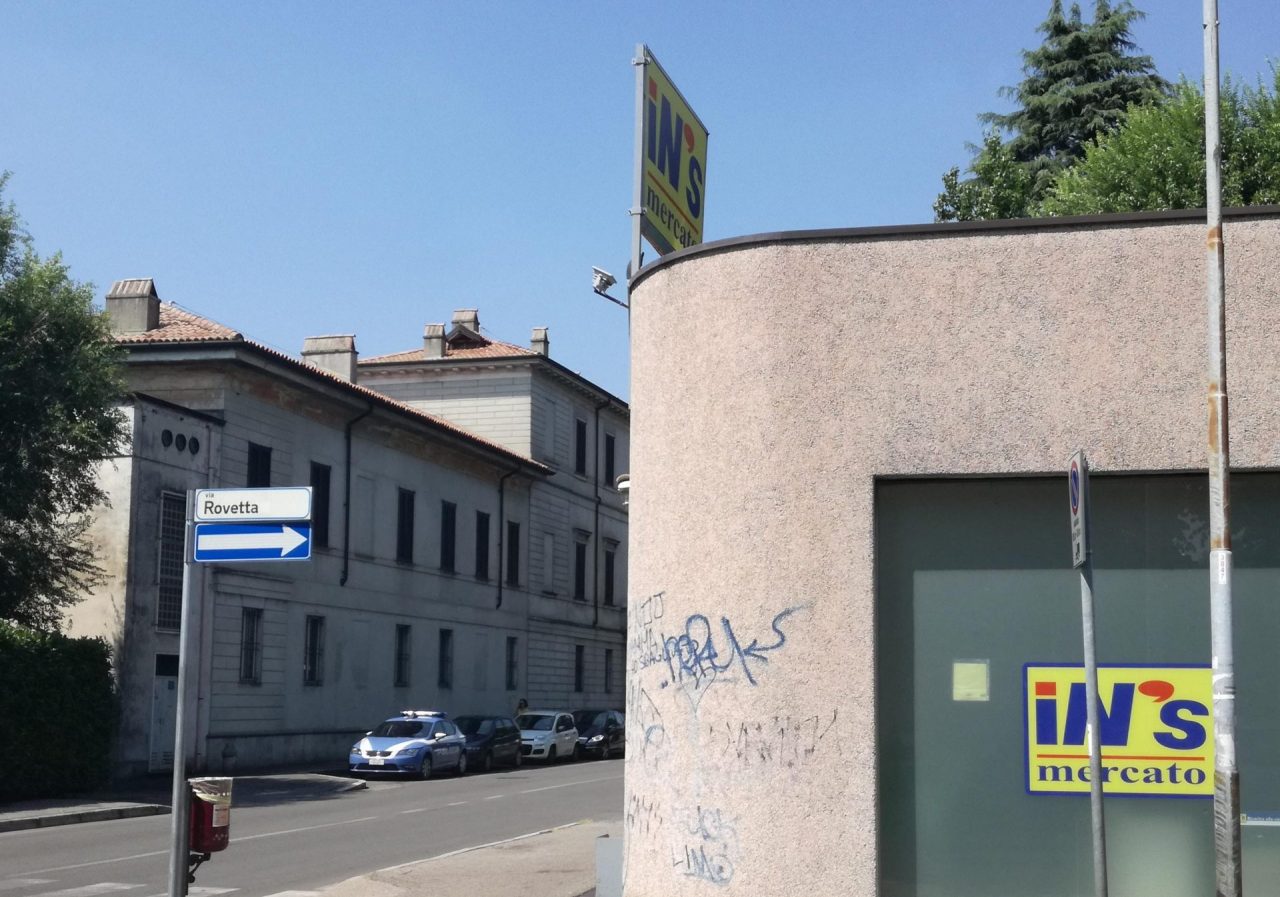Rapina a mano armata all’In’s Market, in fuga 2 malvimenti