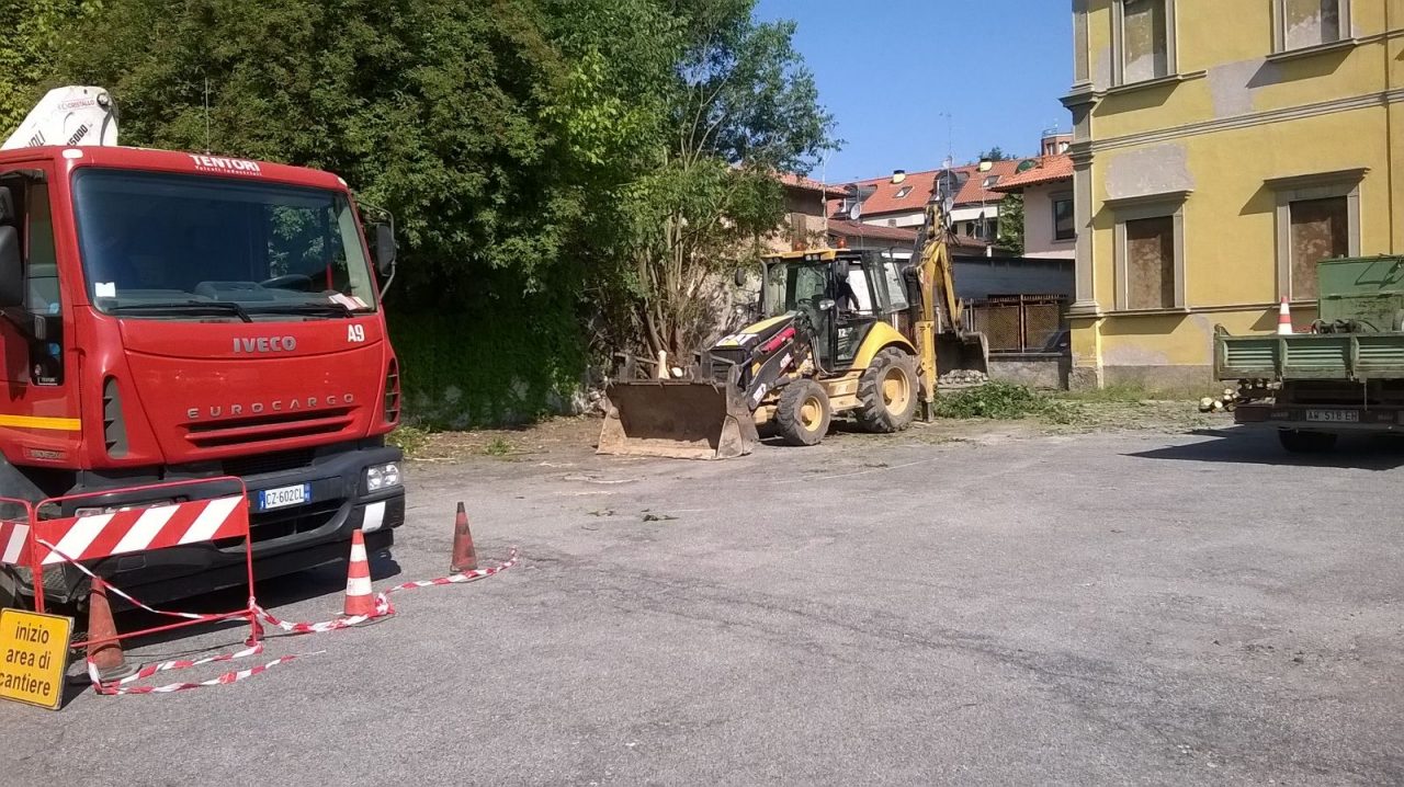 Arcore, va giù l’ex cinema centrale LE FOTO