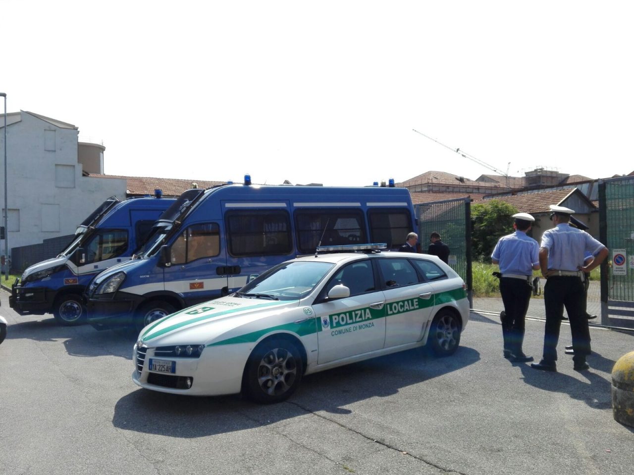 Monza, sgombero in via Solferino e murati gli ingressi in via Curtatone