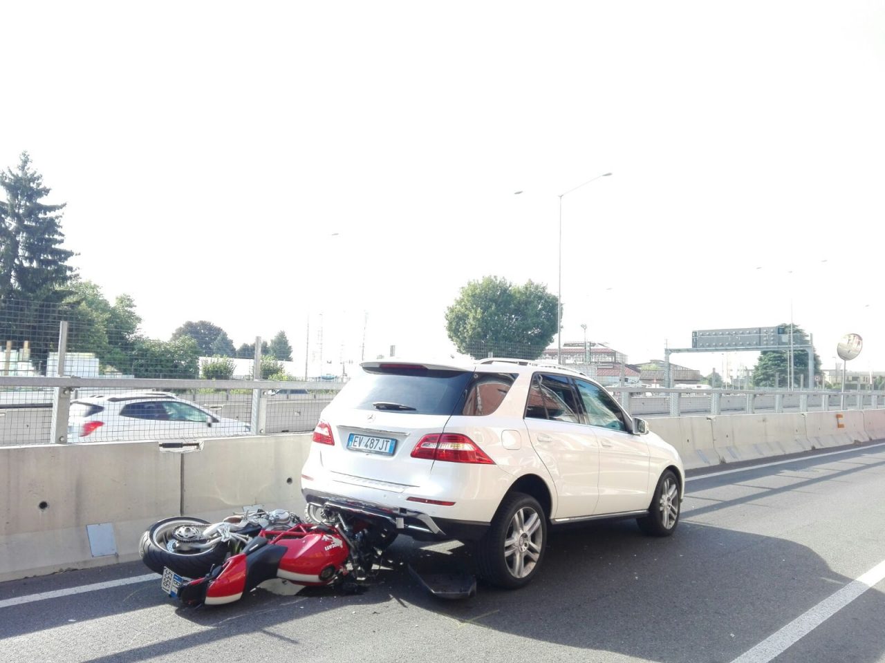 FLASH +++Incidente in viale Lombardia, traffico deviato – VIDEO