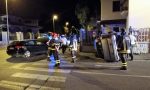 Pauroso schianto a Seregno, auto si ribalta e sfonda la recinzione di una villetta (VIDEO)