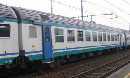 Rapine con mitraglietta finta terrore sul treno Lecco Milano