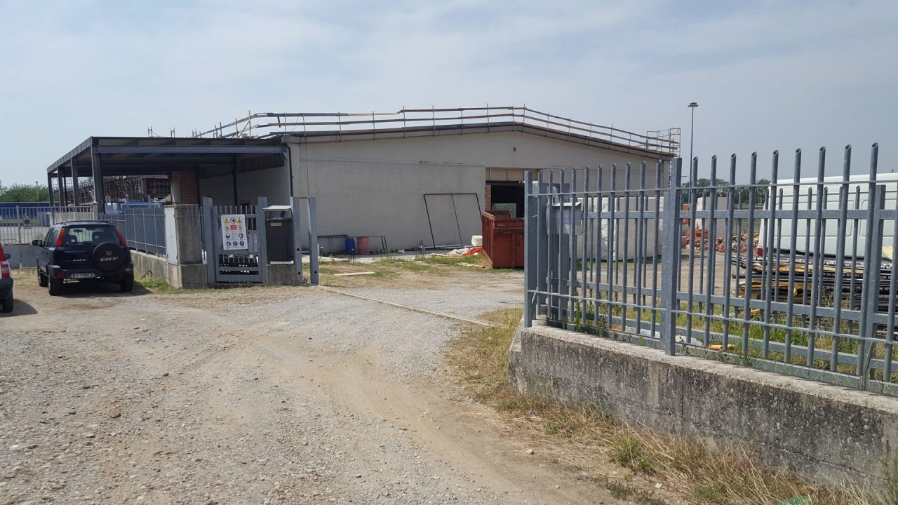 Arcore, cade dal ponteggio e si ferisce ad un braccio