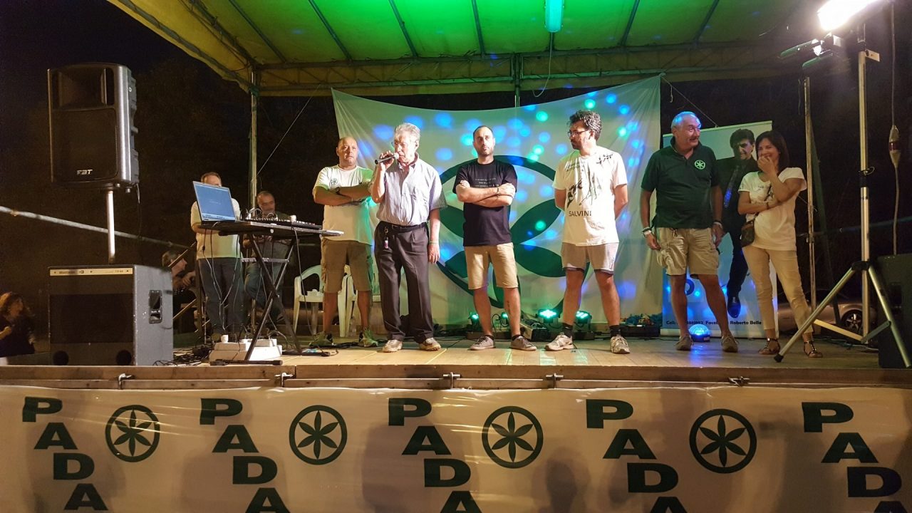Arcore, pochi fedelissimi per Umberto Bossi