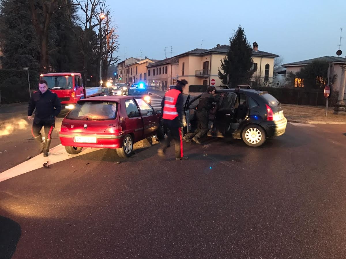 Carate Brianza, a settembre la nuova rotonda all’incrocio killer